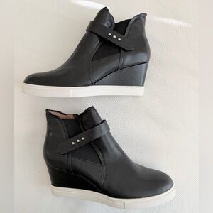 L.Paolo Black Wedge Sneakers